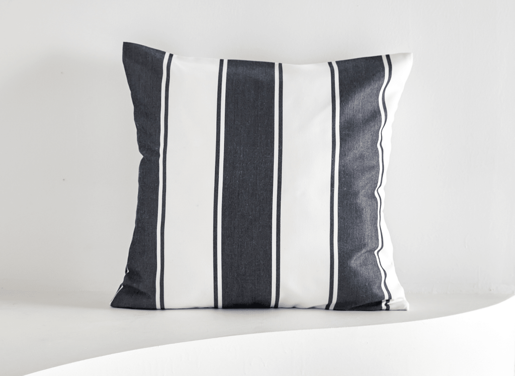 Coussin à larges rayures blanches et noires 50x50 cm PRAIA