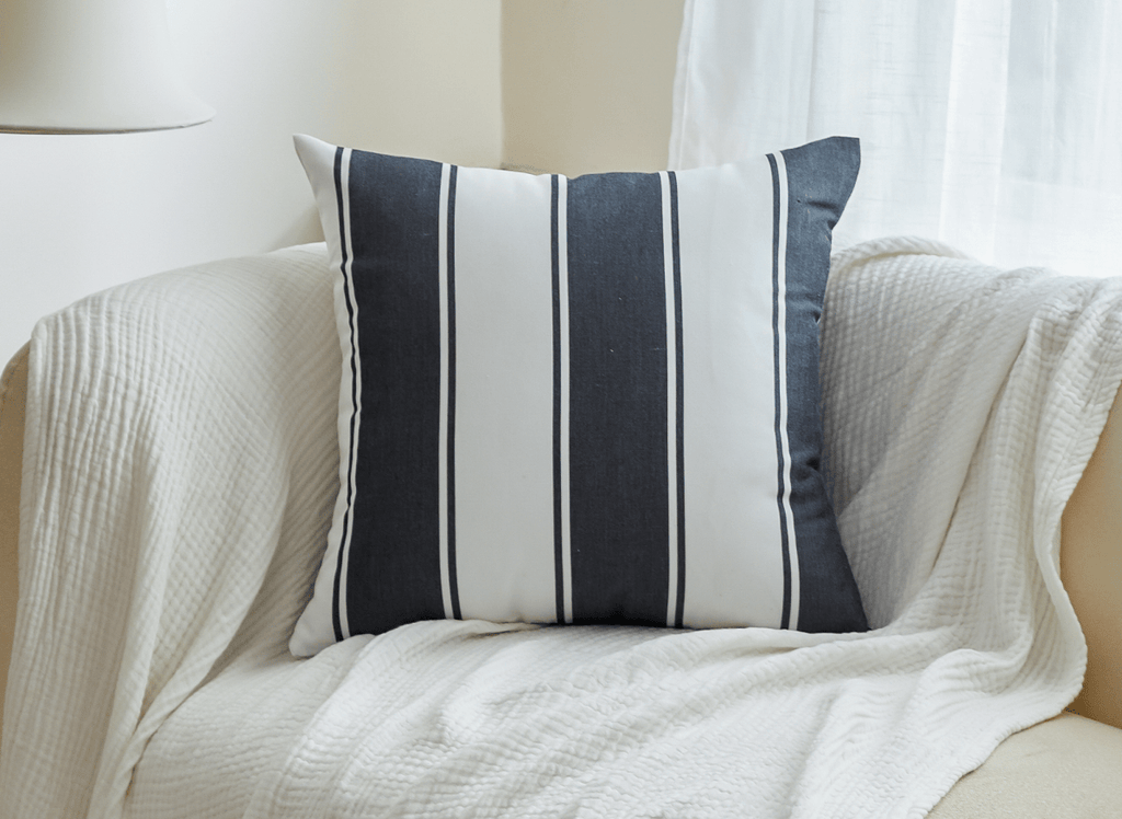 Coussin à larges rayures blanches et noires 50x50 cm PRAIA