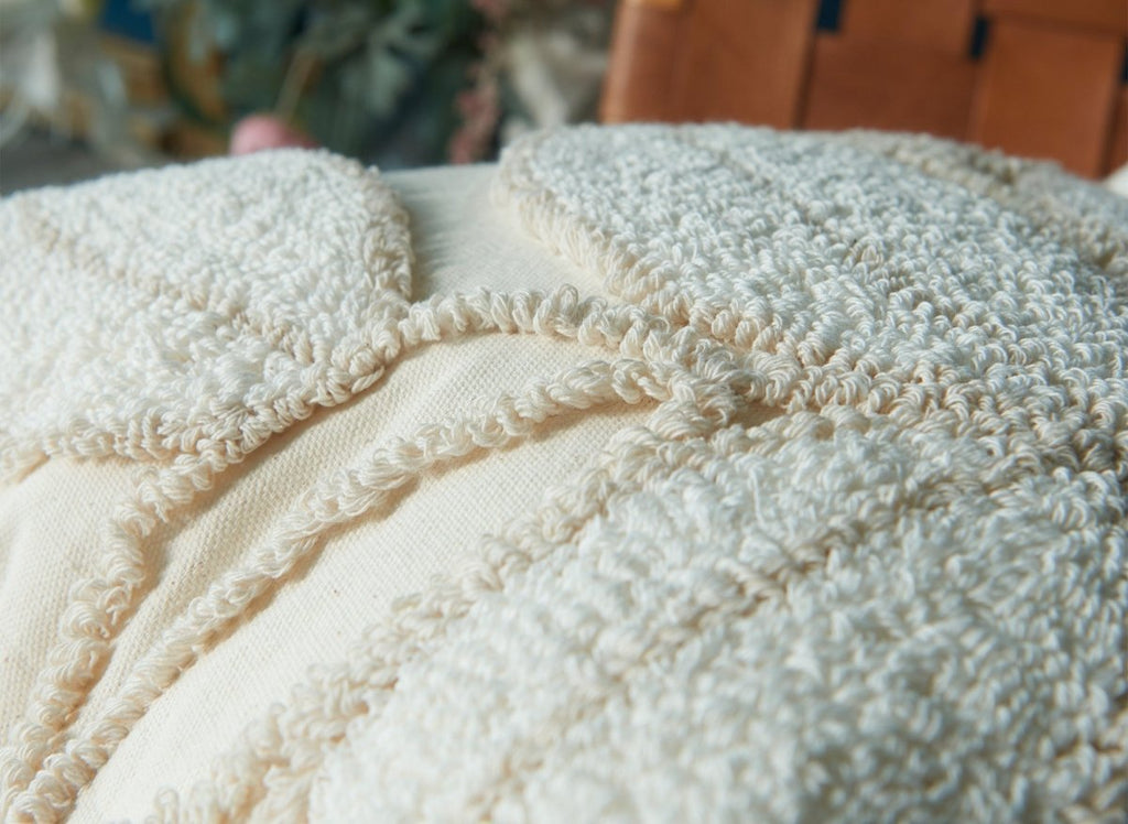 Coussin beige à motif floral 45x45 cm ALESIA