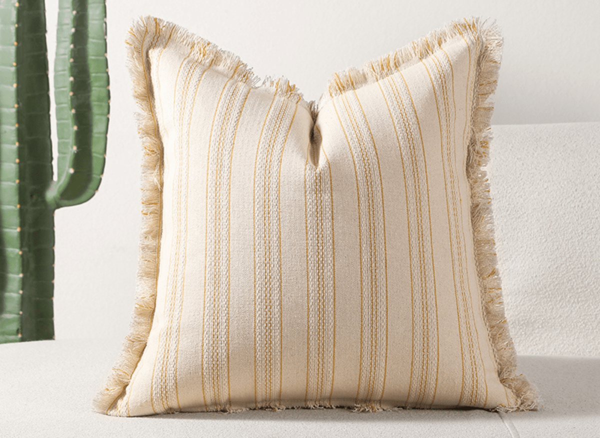 Coussin beige à rayures jaunes texturées  45x45 cm PAVIA