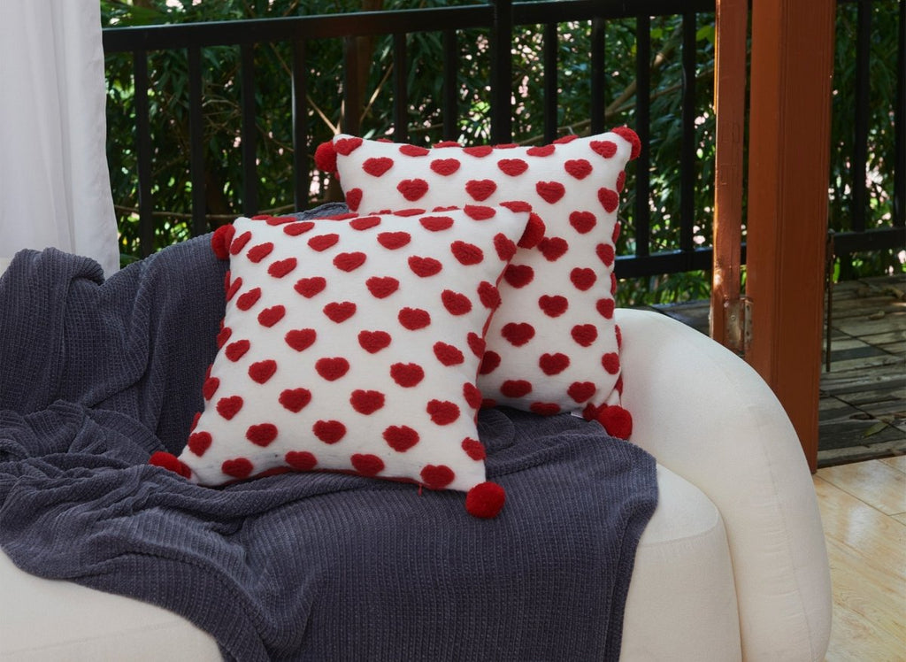 Coussin blanc à coeur rouge 45x45 cm SADEN