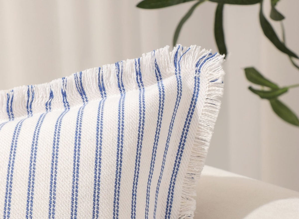 Coussin blanc à rayures bleu clair 45x45 cm TALINA