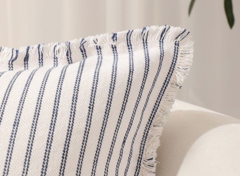 Coussin blanc à rayures bleu marine 45x45 cm TALINA