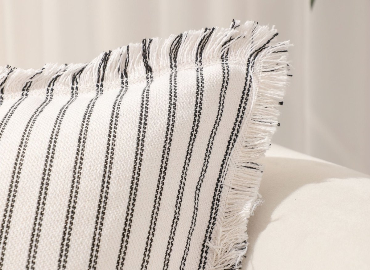 Coussin blanc à rayures noires 45x45 cm TALINA