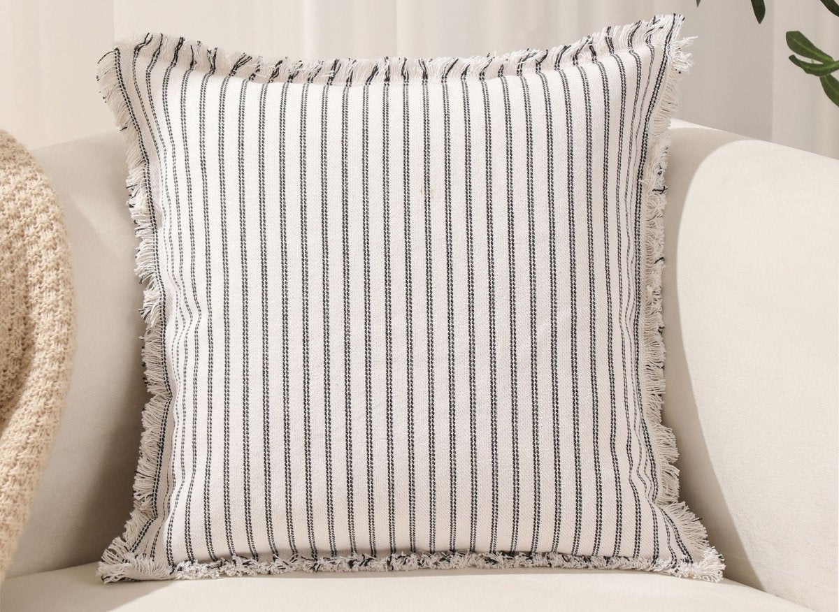 Coussin blanc à rayures noires 45x45 cm TALINA