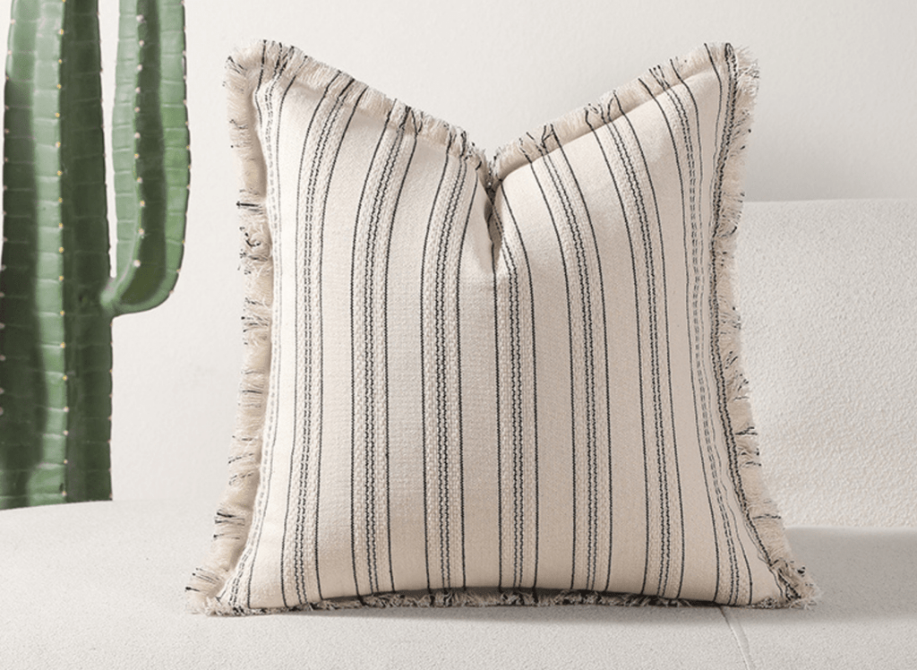 Coussin blanc écru à rayures noires texturées  45x45 cm PAVIA