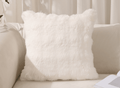 Coussin blanc effet fourrure 45x45 cm KAELA