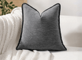 Coussin gris à rayures et surpiqûres noires 45x45 cm ZIGGY