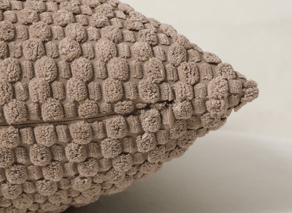 Coussin marron en tissu texturé doux 45x45 cm DUNE