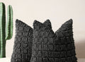Coussin noir à formes carrées texturées 45x45 cm ELVIO