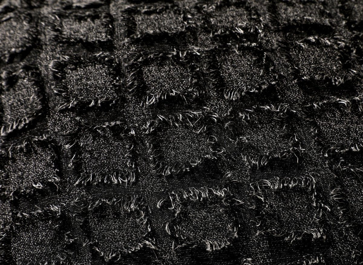 Coussin noir à formes carrées texturées 45x45 cm ELVIO