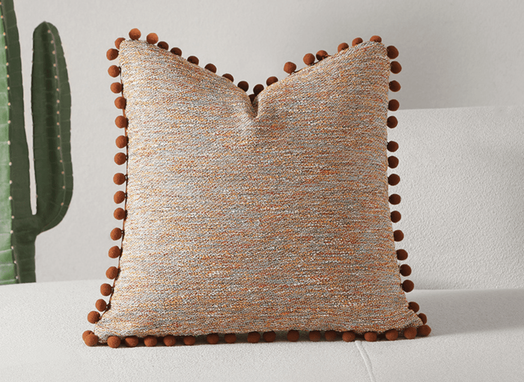 Coussin orange en tweed avec ponpons 45x45 cm POPINE