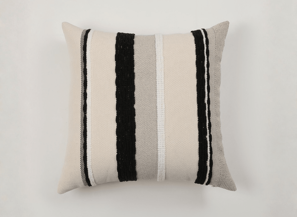 Coussin texturé noir et blanc écru 45x45 cm NEXUS