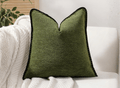 Coussin vert olive à rayures et surpiqûres noires 45x45 cm ZIGGY