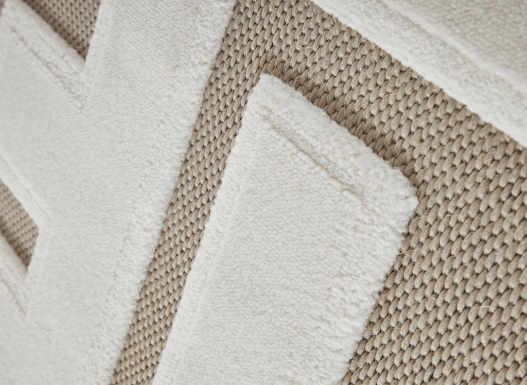 Tapis beige foncé à lettres beiges 160 x 230 cm KEZIA