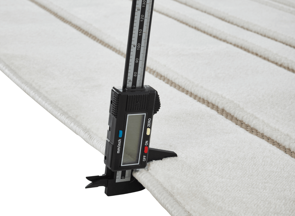 Tapis blanc écru à lignes asymétriques beiges 160 x 230 cm AYLAN