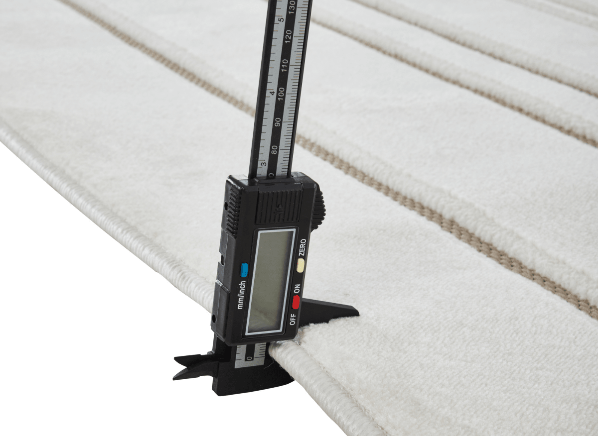 Tapis blanc écru à lignes asymétriques beiges 200 x 290 cm AYLAN