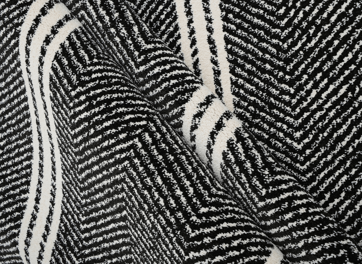 Tapis noir à motifs chevrons blancs 160 x 230 cm AIDA