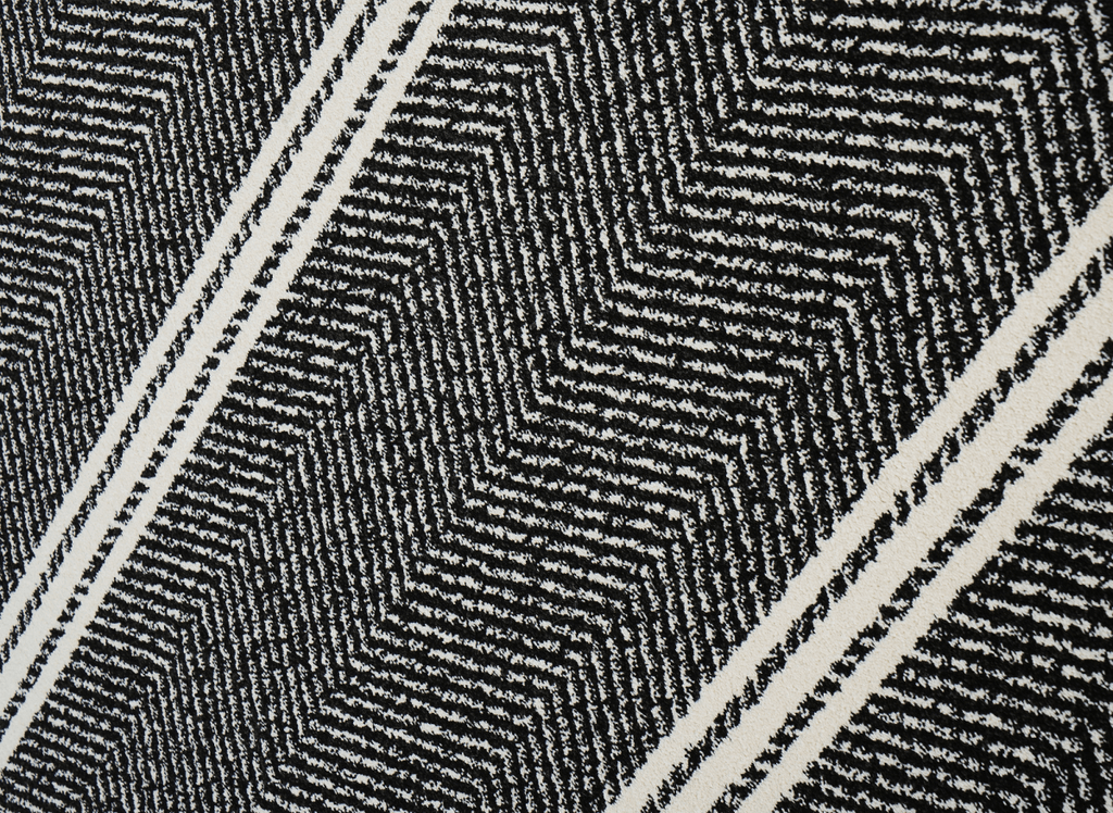 Tapis noir à motifs chevrons blancs 160 x 230 cm AIDA