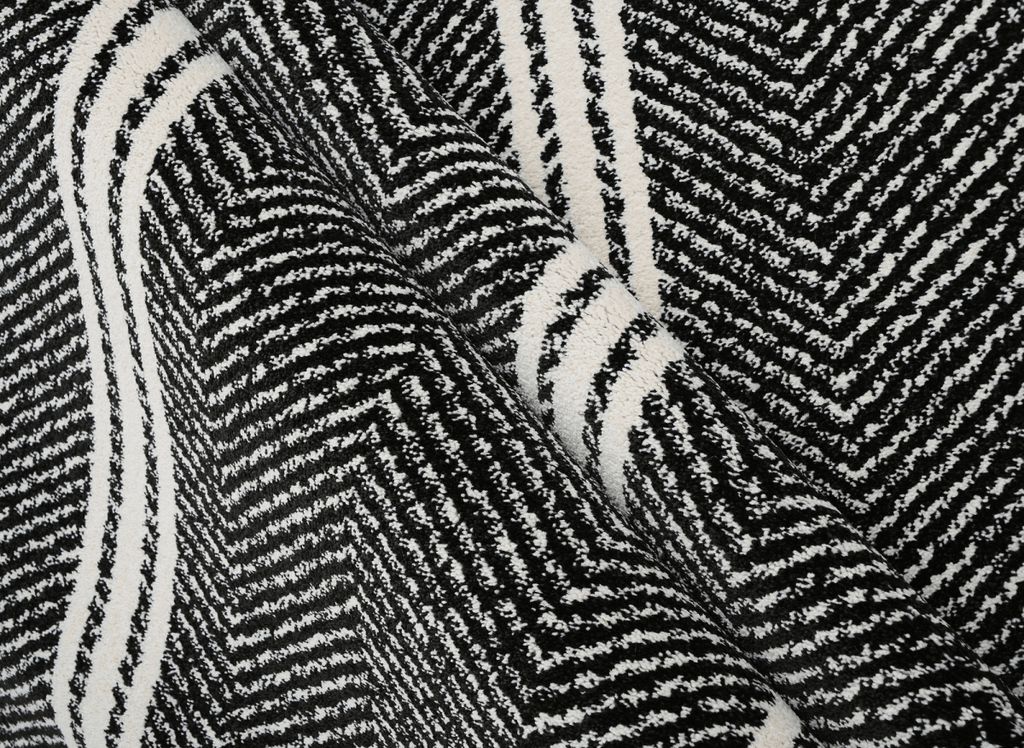 Tapis noir à motifs chevrons blancs 200 x 290 cm AIDA